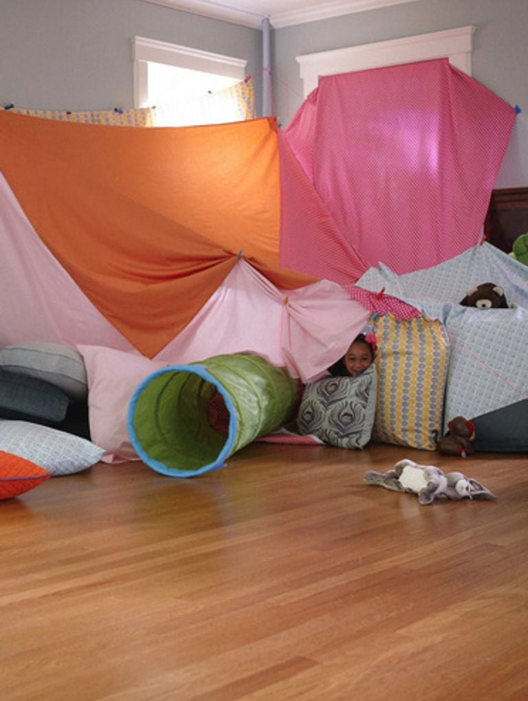 9 creative indoor forts