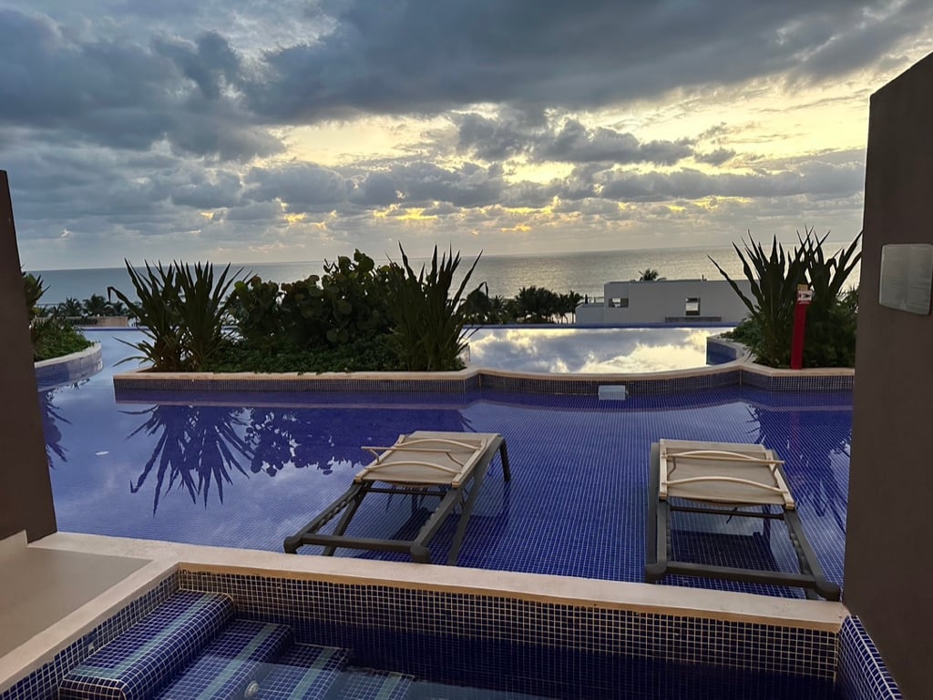 Pool overlooking the gulf of Mexico at the Royalton Splash Riviera Cancun