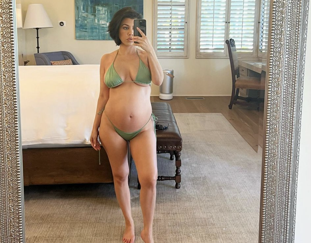 kourtney kardashian pregnancy four bikini picture